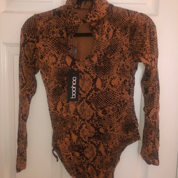 Coral Pink and Black Snake Pattern Bodysuit - Picture 2 of 3